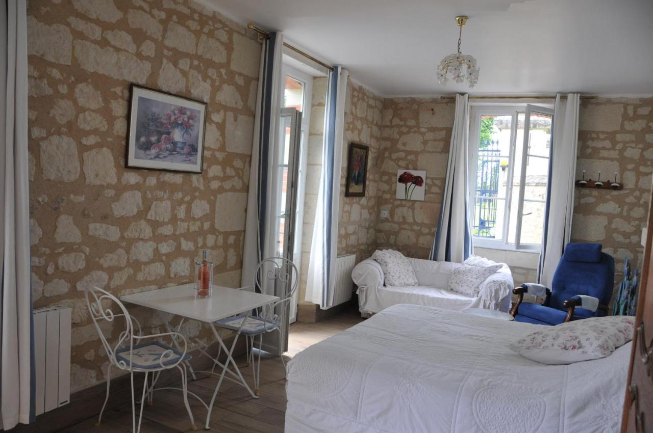 Petite Maison Des Roses - Gite 2 Personnes Brain-sur-Allonnes المظهر الخارجي الصورة