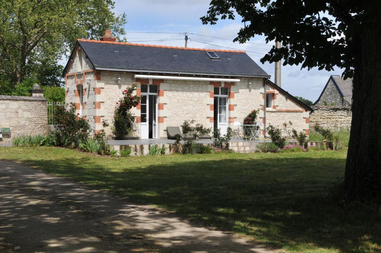 Petite Maison Des Roses - Gite 2 Personnes Brain-sur-Allonnes المظهر الخارجي الصورة